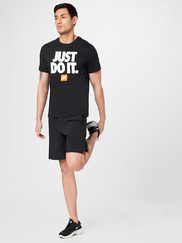 NIKE Regular Sportshorts in Schwarz