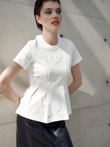 I want the moon Shirt 'ELEVATE Mona' in White