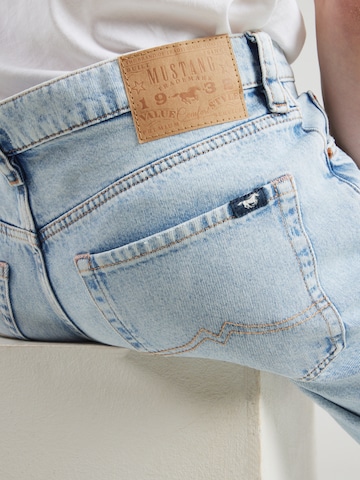 mėlyna MUSTANG Laisvas Džinsai 'Jeff'