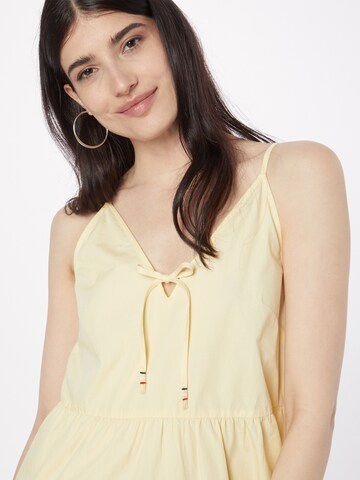 Tommy Jeans - Vestido de verão em amarelo