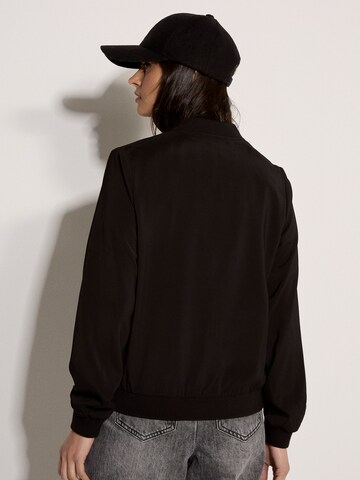 Apricot Tussenjas in Zwart