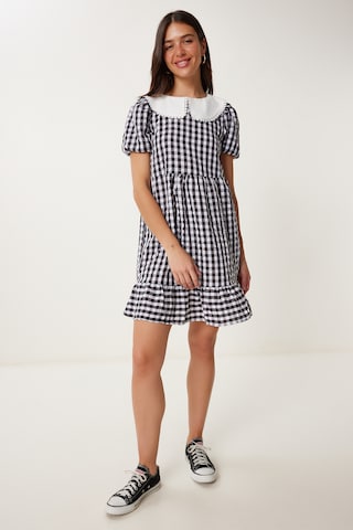 Happiness İstanbul Kleid in Schwarz