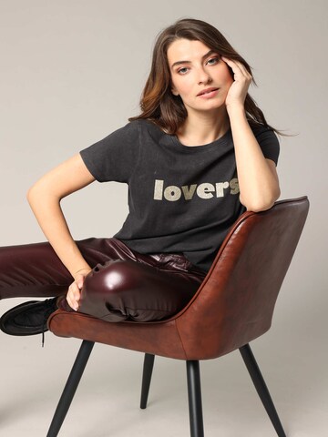 Deeluxe T-Shirt ' LOLOVER ' in Braun: Vorderseite