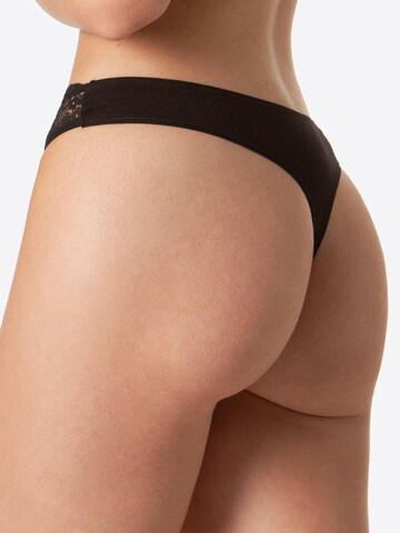 String Yenita en noir