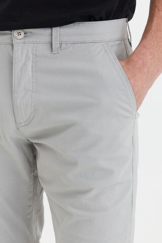 !Solid Regular Chinohose 'KILIAN' in Grau