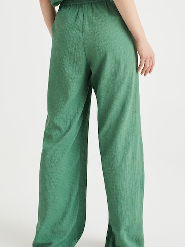 WE Fashion Loosefit Bukse i grønn