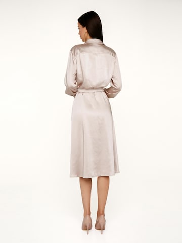 Abito di Anushka in beige