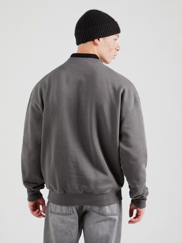 Pegador - Sweatshirt em cinzento