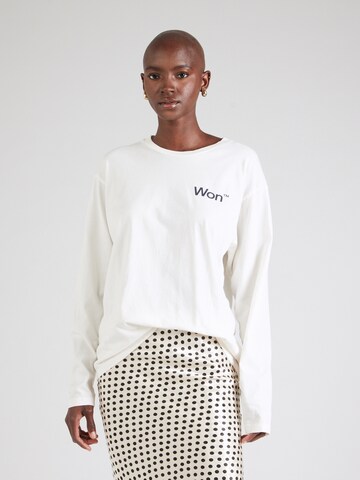 Won Hundred Shirts 'The Staff' i hvid: forside