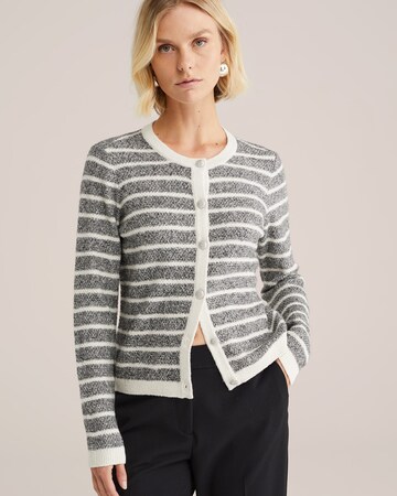 WE Fashion Плетена жилетка в сиво: отпред