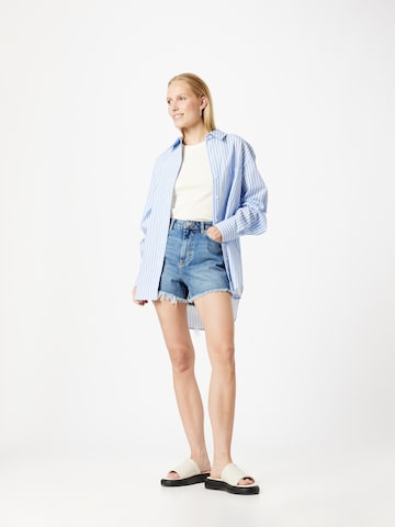 PIECES Regular Shorts 'Tulla' in Blau