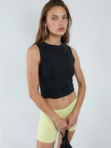 Busem Top in Black: front