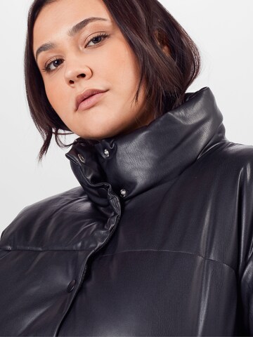 Vero Moda Curve Prehodna jakna 'Emily' | črna barva