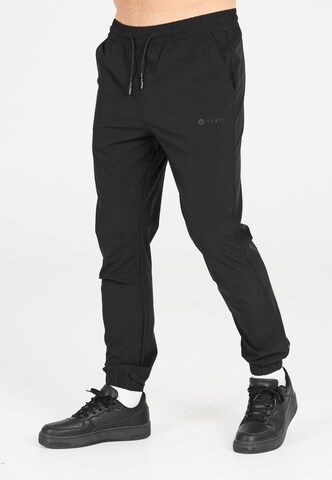 Virtus Tapered Hose 'Jaysoni' in Schwarz: Vorderseite