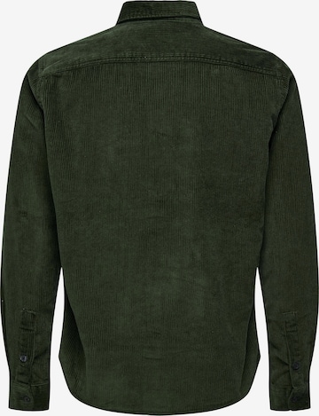 Only & Sons جينز مضبوط قميص 'Tyn' بلون أخضر
