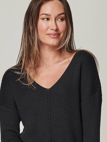 Abito da casa 'LOUNGEWEAR SET  - Pullover Blossom & Pants Bailey' di YOU LOOK PERFECT in nero