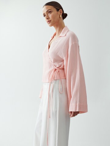 The Fated Blouse 'TANNON' in Roze