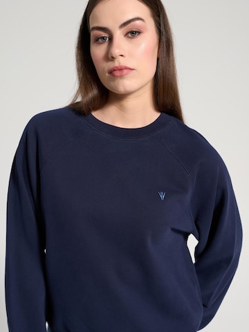 NOWIHT Sweatshirt 'Elowen' i blå