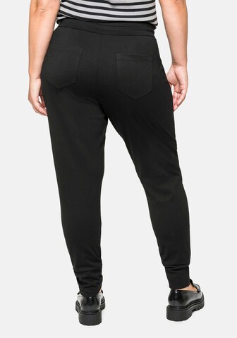 Coupe slim Pantalon à pince SHEEGO en noir