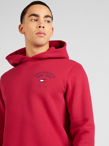 raudona TOMMY HILFIGER Megztinis be užsegimo 'ARCHED VARSITY'