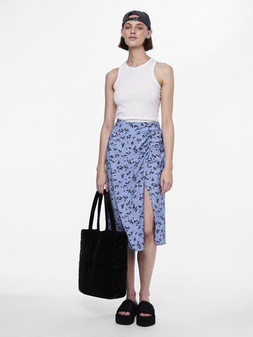 Jupe 'PCMelody' PIECES en bleu