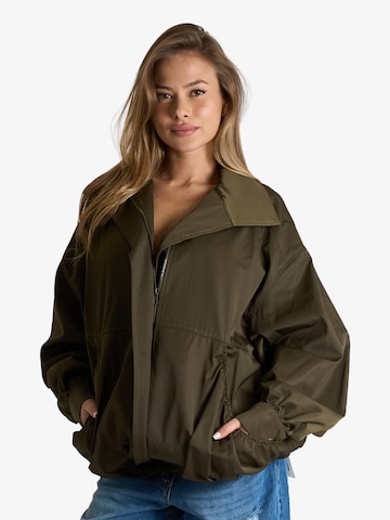 Giacca di mezza stagione di HAVE ONE in verde: frontale