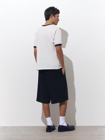 Pull&Bear Тениска в бяло
