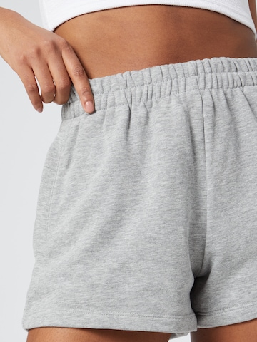 WEEKDAY Loosefit Shorts 'Kama' in Grau