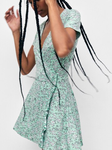 Pull&Bear Kleid in Grün