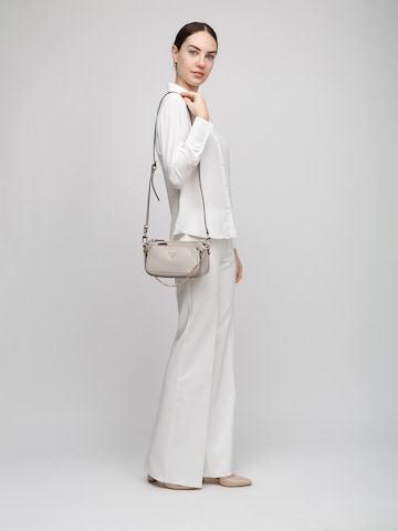 GUESS Umhängetasche 'Noelle Ii Dbl'‌‌ in Beige