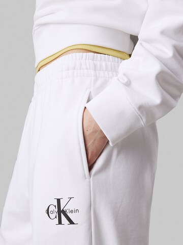 Calvin Klein Jeans Tapered Hose in Weiß
