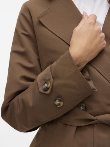 VERO MODA Overgangsfrakke 'Chloe' i brun