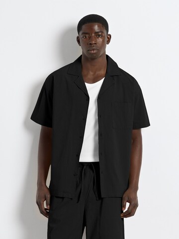 Burocs Regular fit Button Up Shirt in Black: front