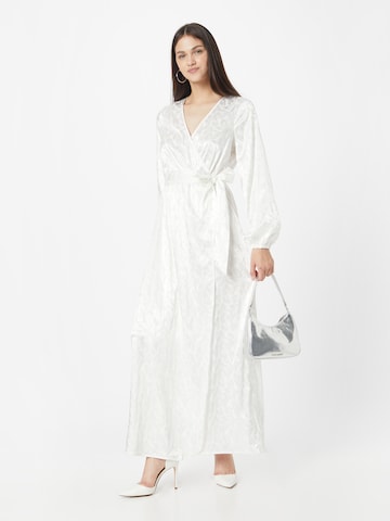 Robe de soirée 'LUMEN' Y.A.S en blanc