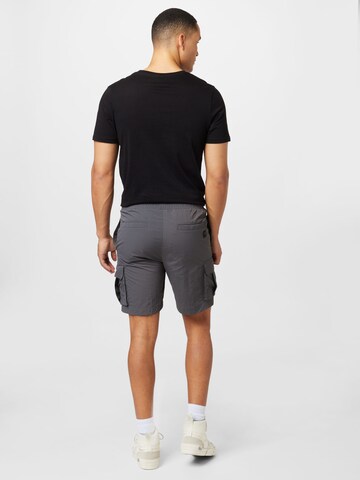 Karl Kani Regular Shorts in Grau