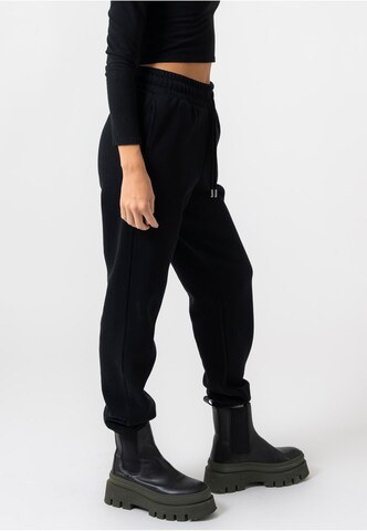 OH APRIL Конический (Tapered) Штаны в Черный