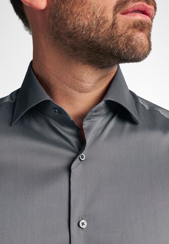 Coupe regular Chemise business ETERNA en gris