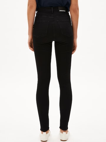Skinny Jeans 'Ingaa' di ARMEDANGELS in nero: frontale
