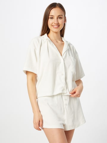 Nasty Gal Kort pyjamas i beige: framsida