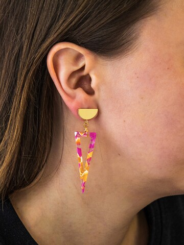 Fräulein Wunder Earrings 'Acetat Agnes' in Pink: front