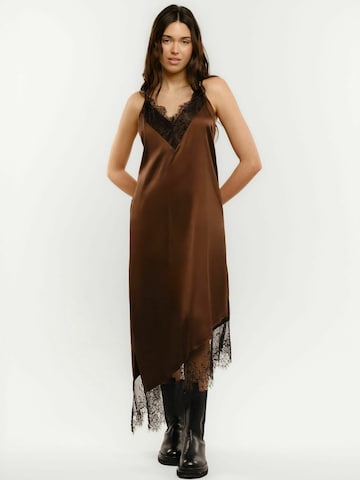 Liberte Essentiel Mekko ' LOLA ' värissä ruskea