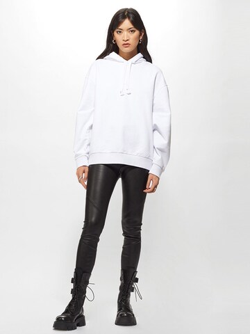 Young Poets Sweatshirt 'Jola' in White