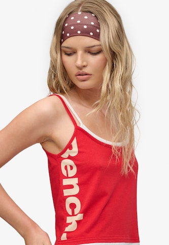 Haut 'Bench x Superdry &Co' BENCH en rouge