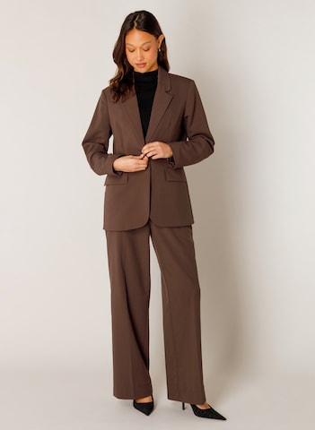 BASE LEVEL Blazer in Brown