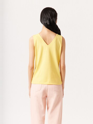 NAF NAF Top 'Sormiou' in Yellow