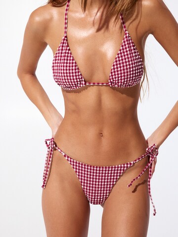 Pull&Bear Dół bikini w kolorze czerwony: przód
