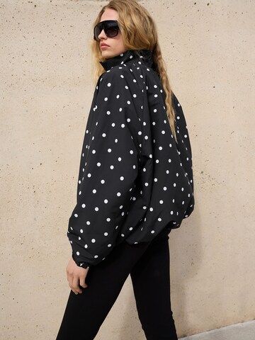 Bershka Átmeneti dzseki - fekete