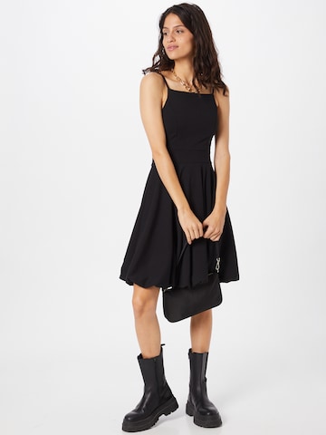 Rochie de cocktail 'JASMINE' de la WAL G. pe negru