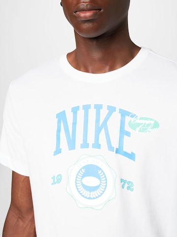 T-Shirt fonctionnel NIKE en blanc