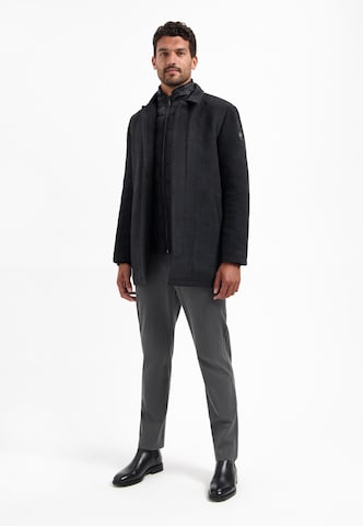 No Excess Mantel in Grau